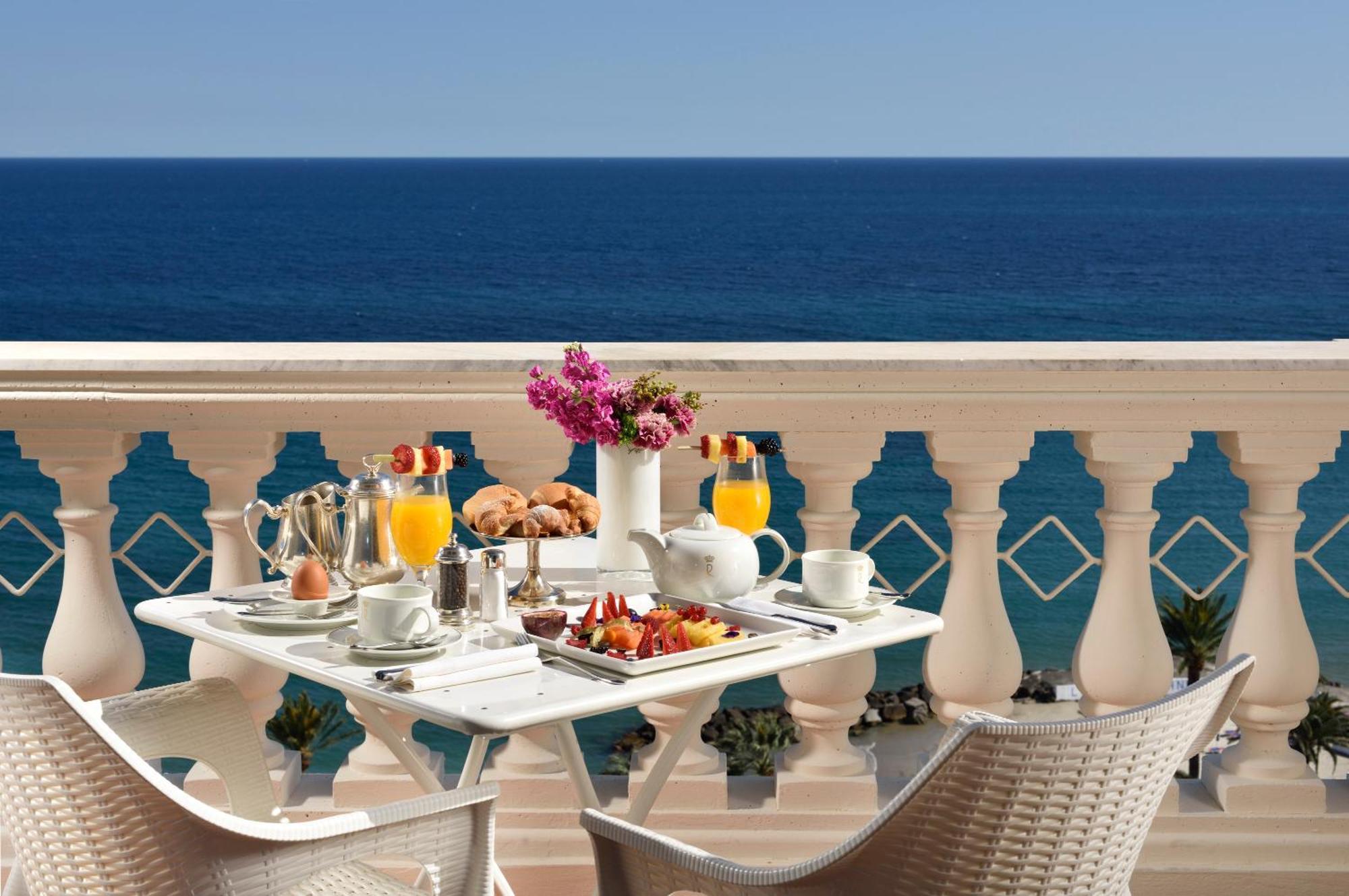 Royal Hotel Σαν Ρέμο Εξωτερικό φωτογραφία A balcony on a cruise ship