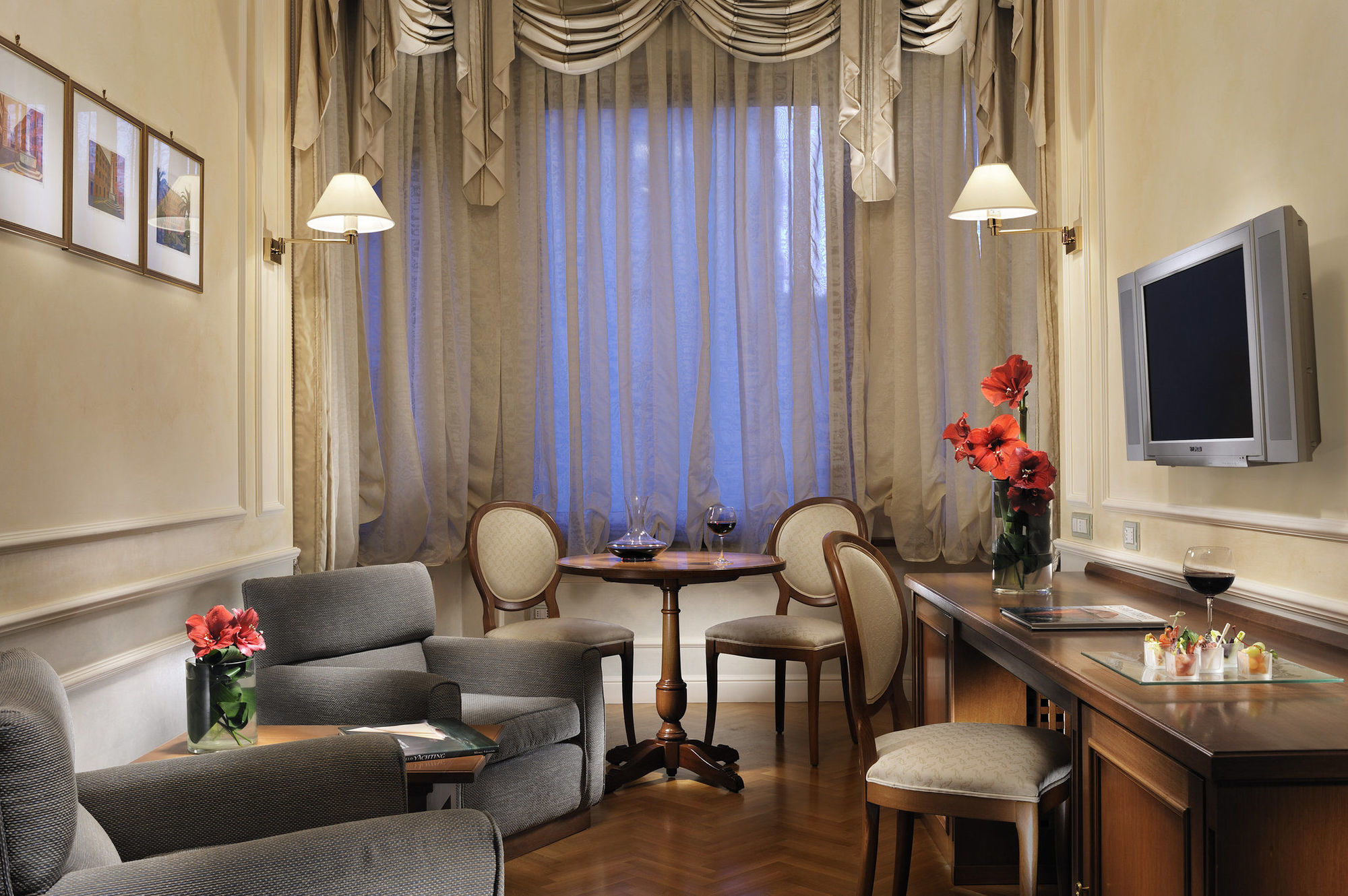 Royal Hotel Σαν Ρέμο Δωμάτιο φωτογραφία A suite at the hotel