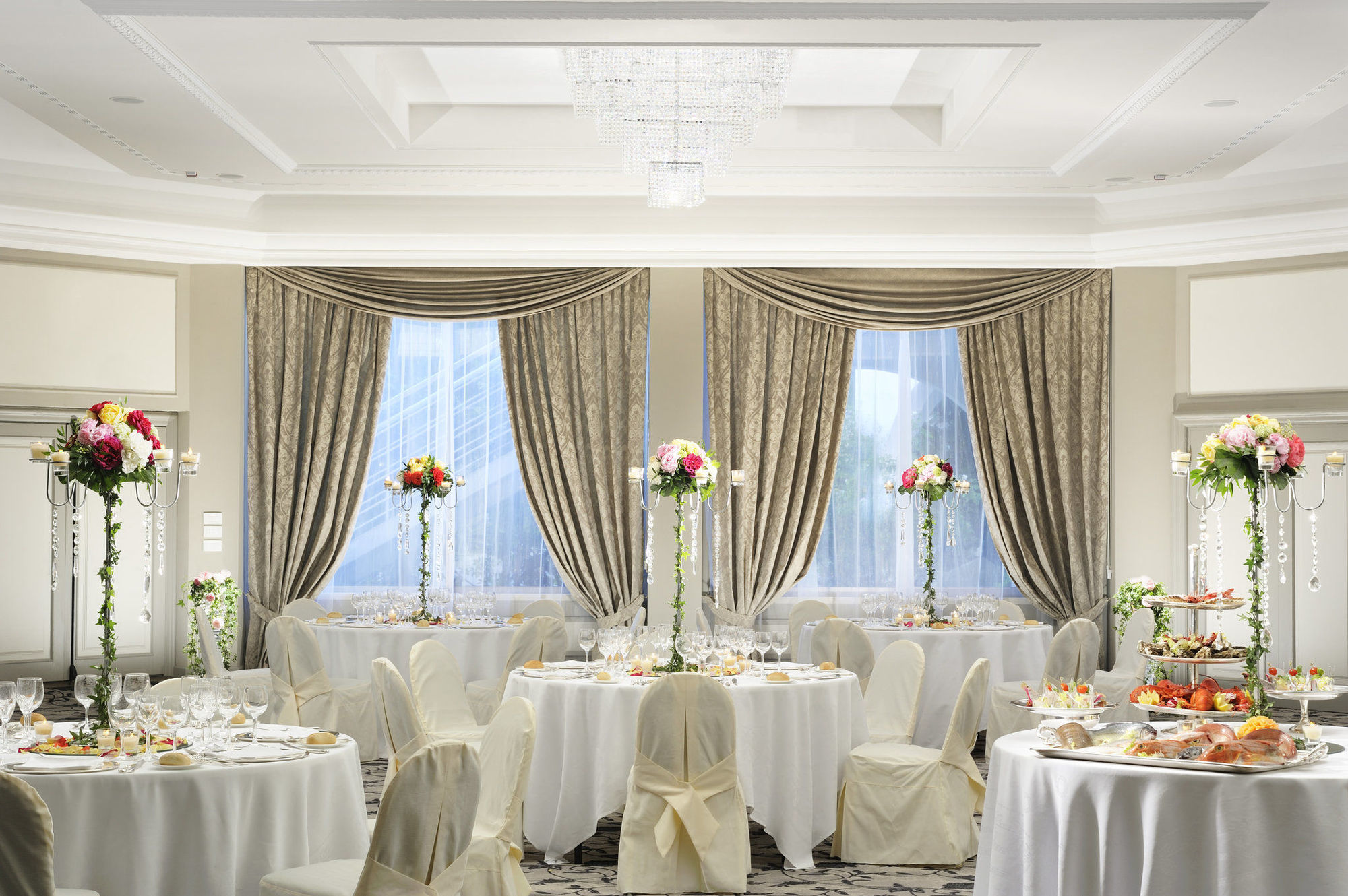 Royal Hotel Σαν Ρέμο Εστιατόριο φωτογραφία The ballroom at the hotel