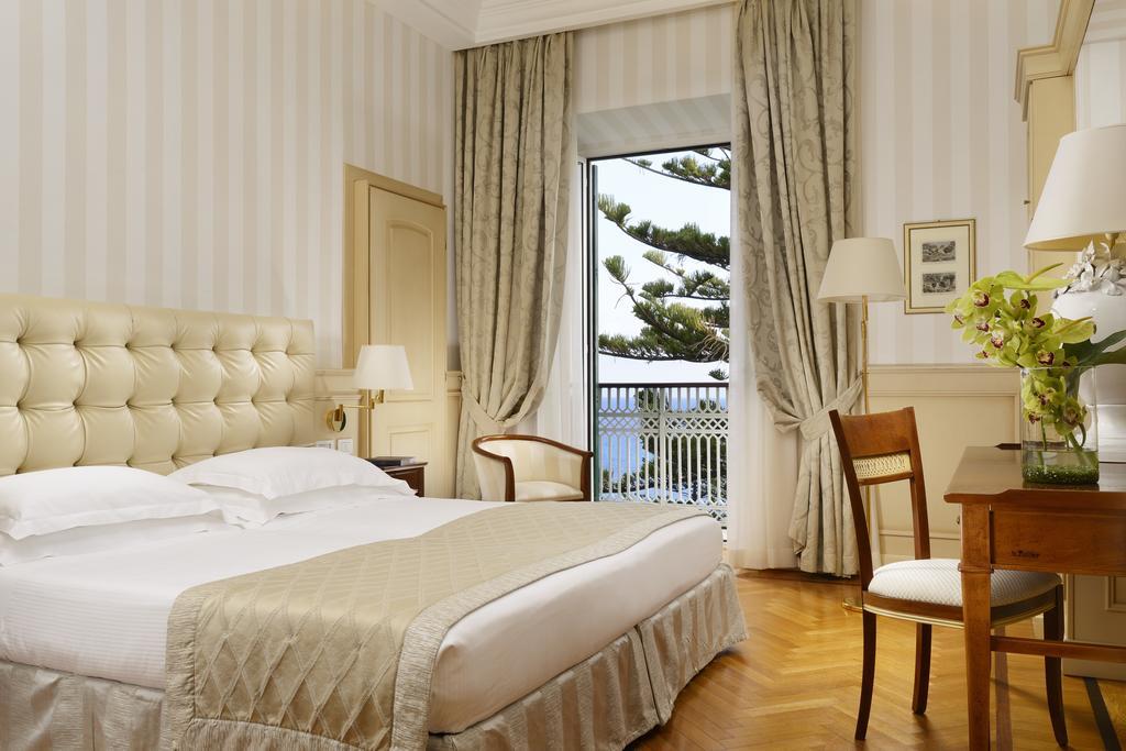 Royal Hotel Σαν Ρέμο Εξωτερικό φωτογραφία A room at the Excelsior