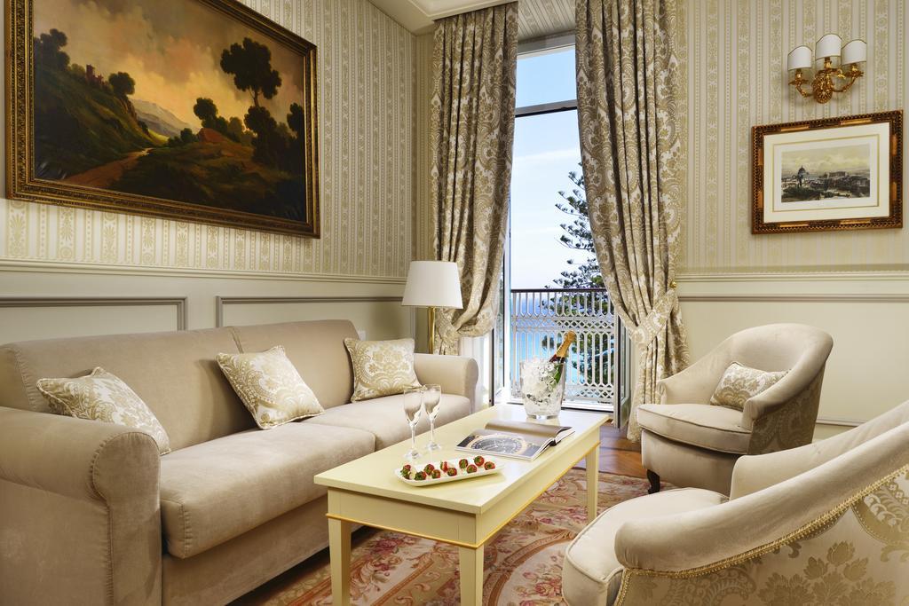 Royal Hotel Σαν Ρέμο Εξωτερικό φωτογραφία A living room