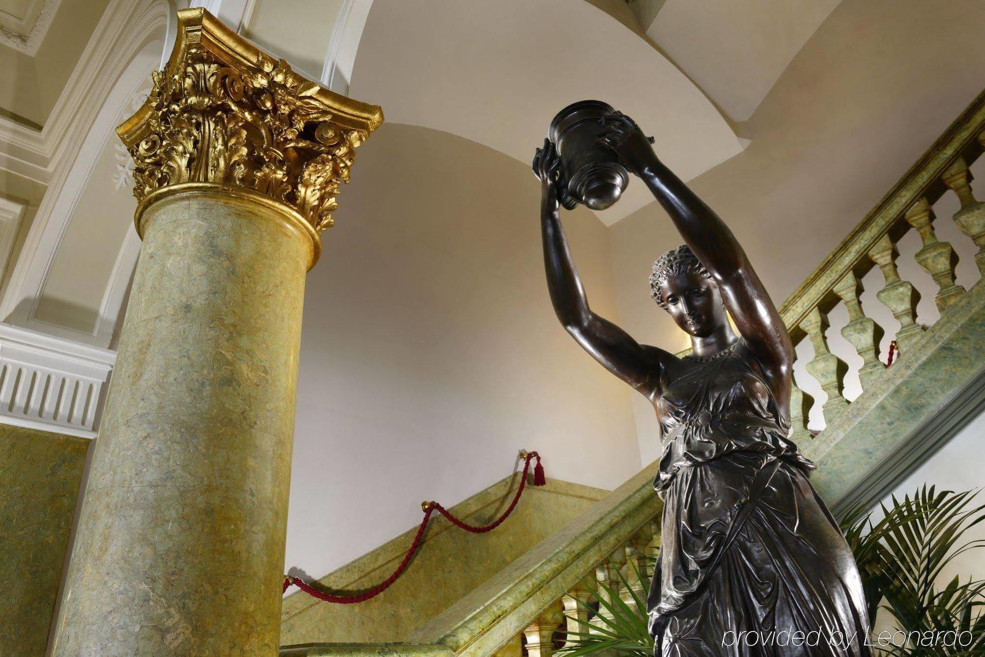 Royal Hotel Σαν Ρέμο Εσωτερικό φωτογραφία The statue of the water carrier