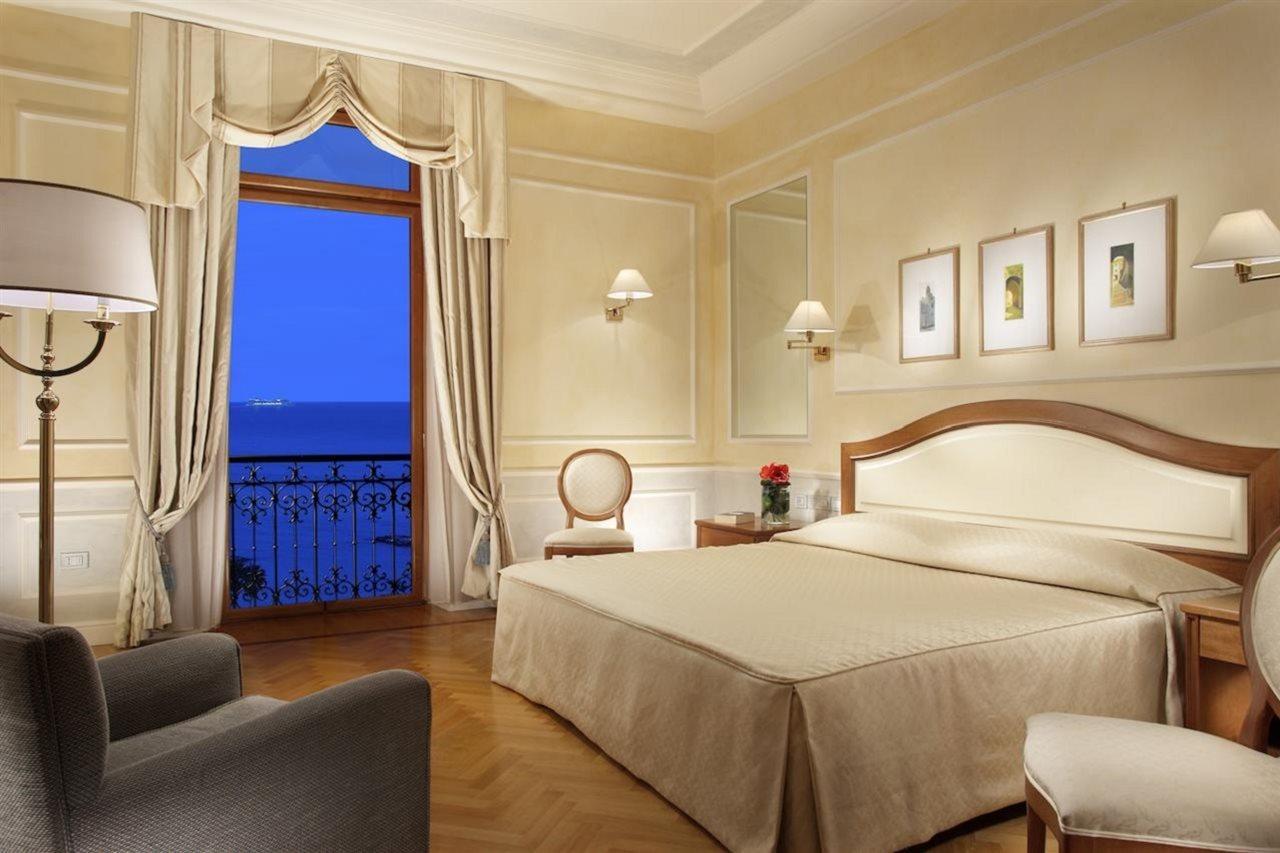 Royal Hotel Σαν Ρέμο Δωμάτιο φωτογραφία A room at the Excelsior